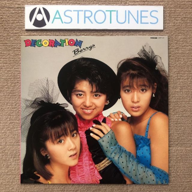 Front cover of the vinyl record 'Decoration' by Berrys showing a photo of three women with an ASTROTUNES sign above.