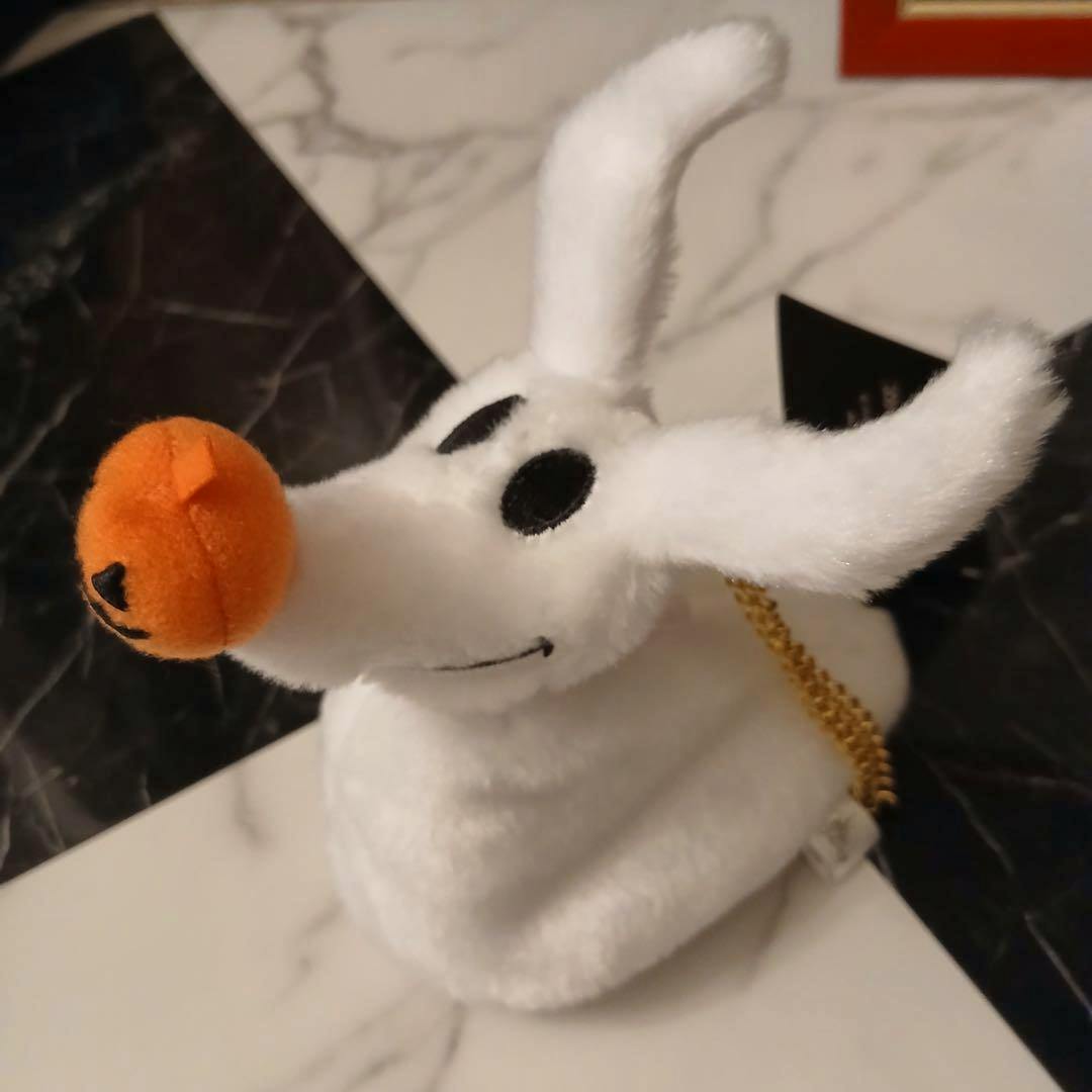 Front view of a white Zero (Nightmare Before Christmas) plush eco bag with an orange nose and gold chain.