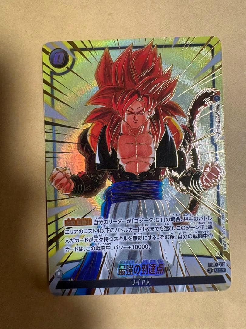 Holographic trading card front showing a red-haired muscular anime character and Japanese text.