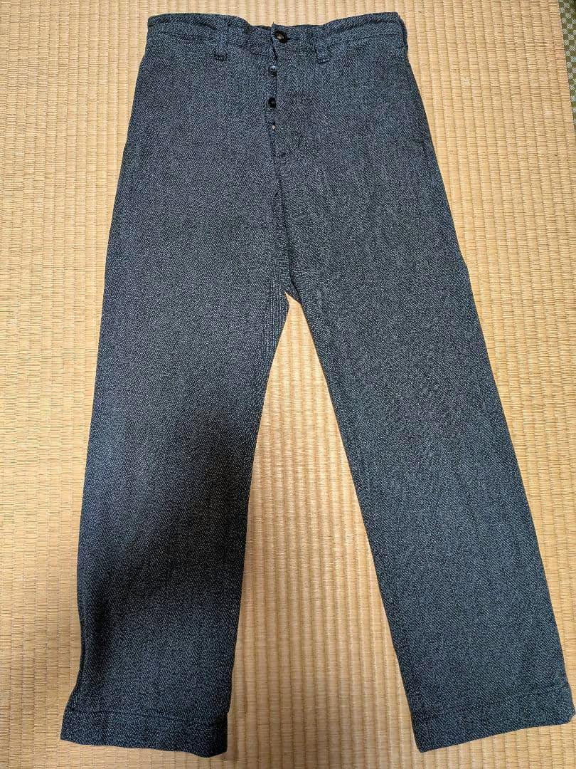Full front view of the men's cotton trousers laid flat on a tatami mat.