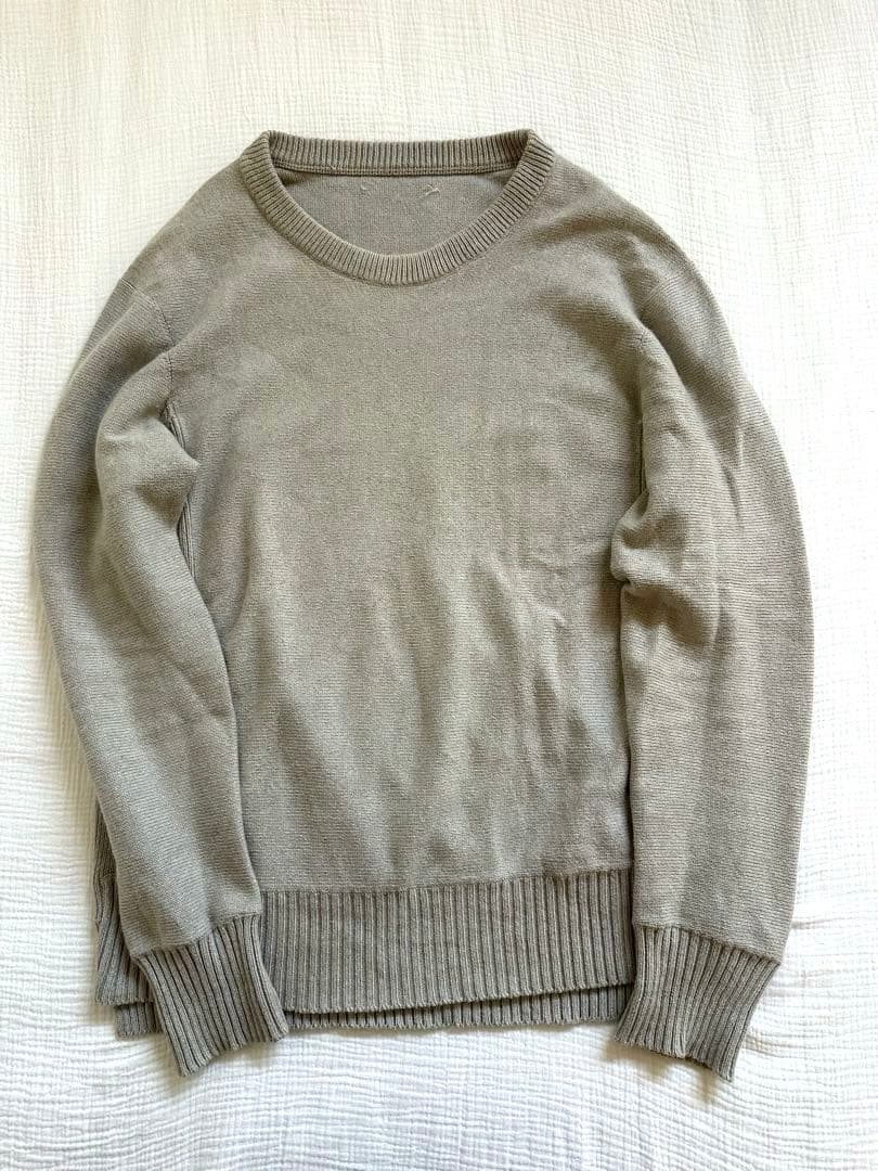 The Soloist cashmere sweater in white laid flat showing the front view.