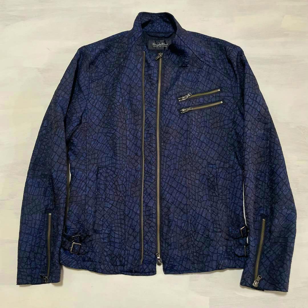 Flat-lay photo of the men's polyester crocodile-pattern rider jacket showing the front with central zipper and chest zip pockets.