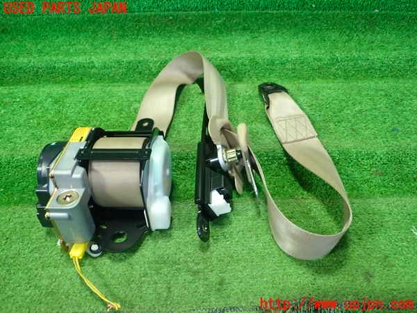 Used passenger-side seat belt assembly for Toyota Crown Royal (JZS171) laid out on a green background.