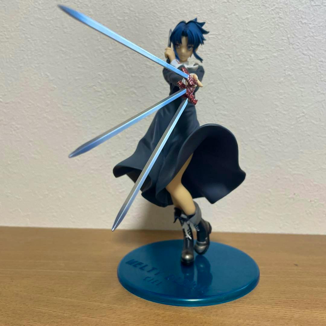 Front view of the 月姫 Ciel figure standing on a blue round base and holding three swords.