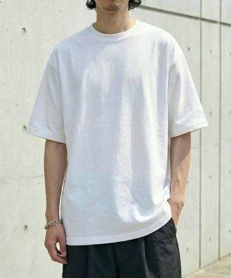 Model wearing a plain white oversized short-sleeve T-shirt shown from the front.