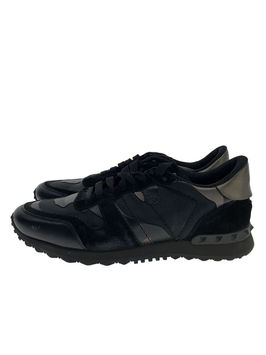 Side view of the black VALENTINO GARAVANI Rockrunner low-cut sneakers on a white background.