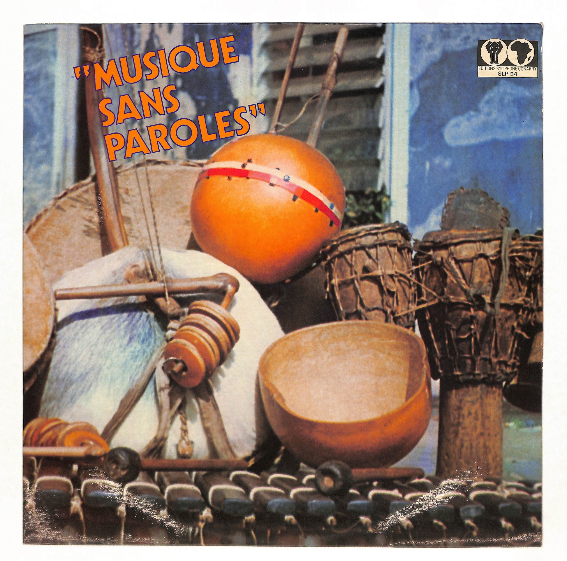 Front cover of the vinyl record showing various percussion instruments and the title "MUSIQUE SANS PAROLES".