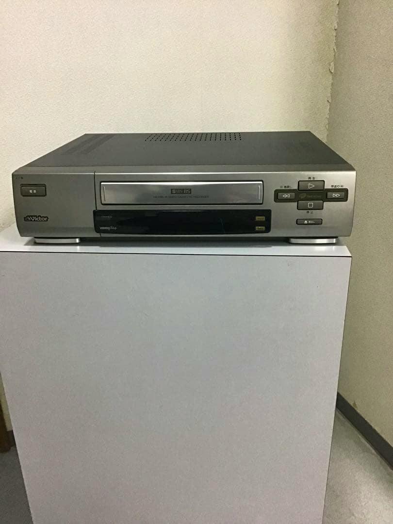 Front view of the Victor SVHS HR-VX5 video deck (VCR) placed on a white cabinet.