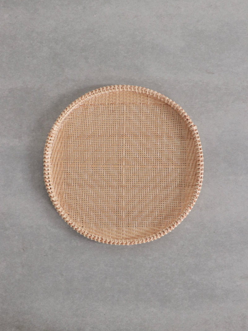 Top-down view of a round bamboo strainer (ベトナム盆ザル 中) on a gray background.