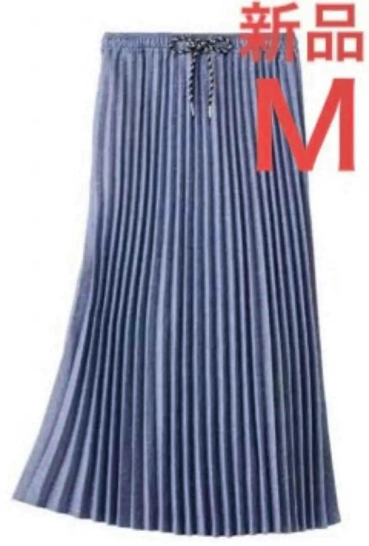 Pleated navy denim-like women's skirt (size M) shown flat on a white background.